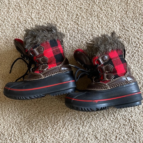 Tamarack Plaid Winter Boots - Picture 3 of 6